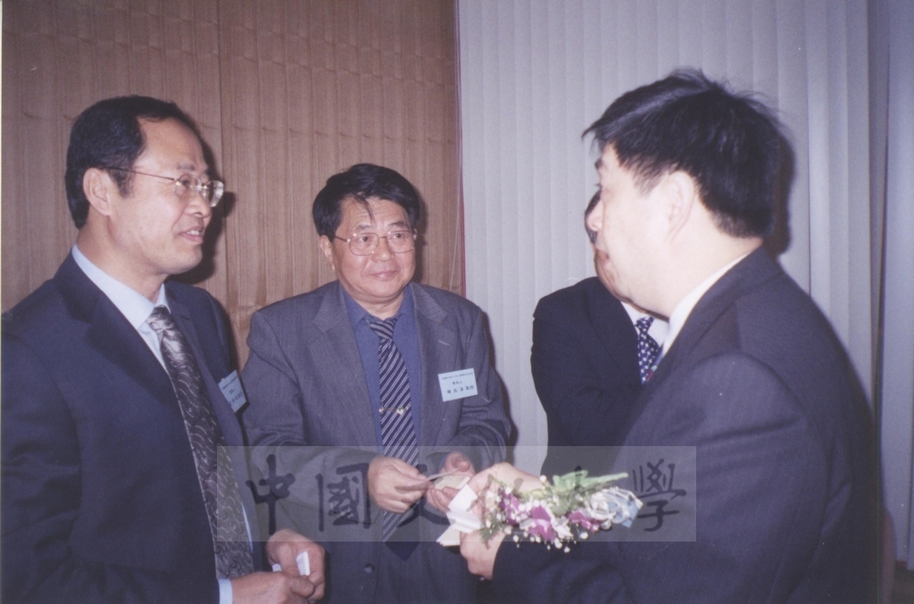 2003年11月28、29日本校中文系所、善同文教基金會共同舉辦「回顧兩岸五十年文學學術研討會」的圖檔，第8張，共14張