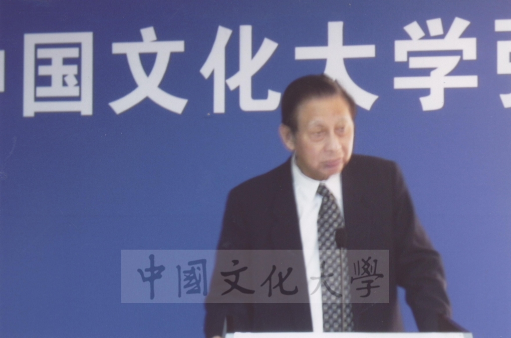 2005年10月26日董事長張鏡湖以「地球增溫的影響」為題受邀於大陸北京大學進行演講的圖檔，第10張，共33張