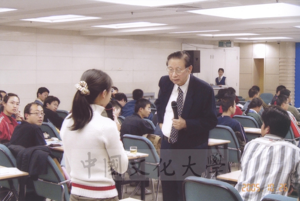 2005年10月26日董事長張鏡湖以「地球增溫的影響」為題受邀於大陸北京大學進行演講的圖檔，第20張，共33張