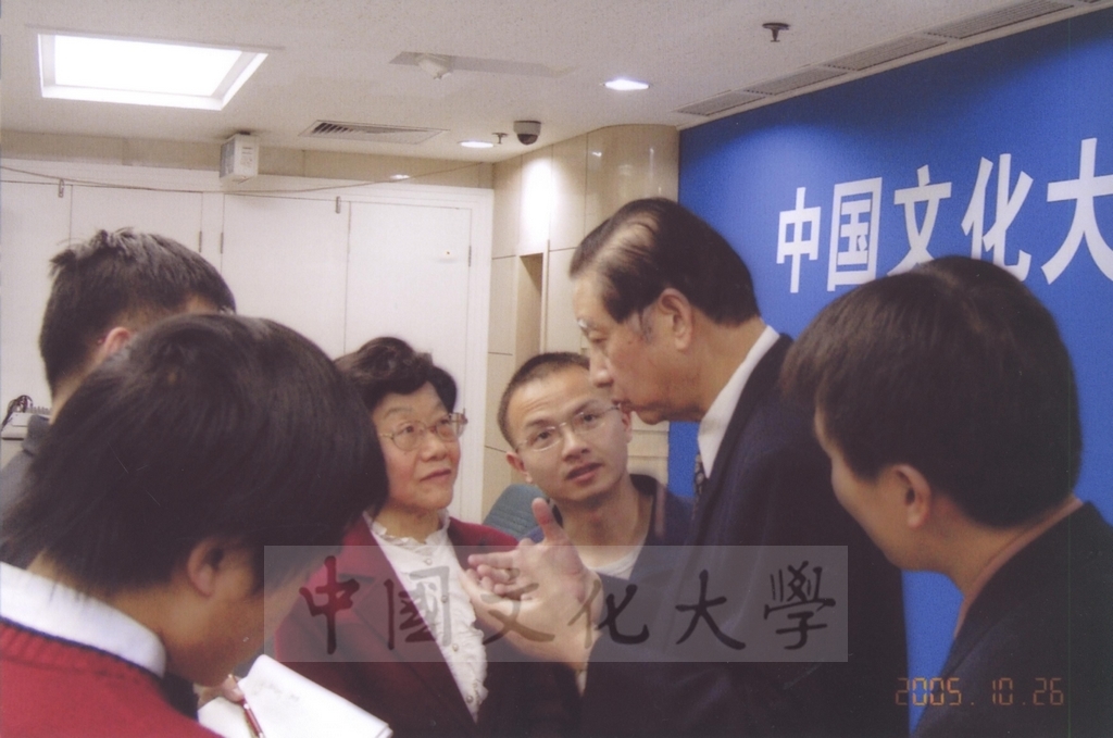 2005年10月26日董事長張鏡湖以「地球增溫的影響」為題受邀於大陸北京大學進行演講的圖檔，第33張，共33張