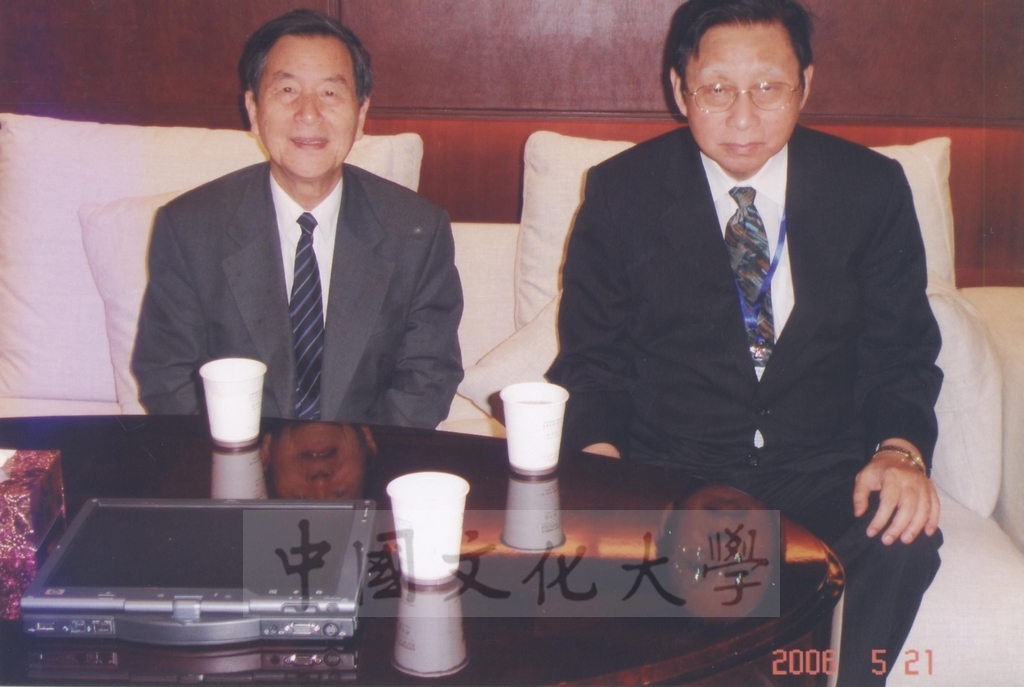 2006年5月20-23日董事長張鏡湖、總務長唐彥博赴浙江大學簽訂「學術合作與交流協議書」並參加浙大校友代表大會暨109週年校慶慶祝大會的圖檔，第9張，共50張