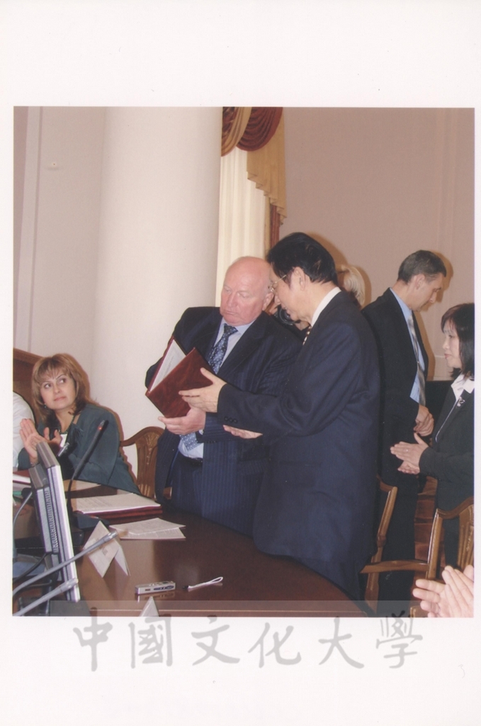 2007年9月14日董事長張鏡湖獲頒烏克蘭國立基輔大學名譽博士學位頒贈典禮的圖檔，第5張，共11張