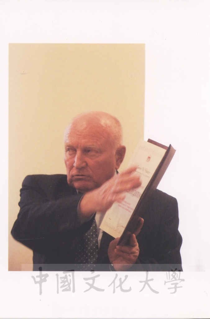 2007年9月14日董事長張鏡湖獲頒烏克蘭國立基輔大學名譽博士學位頒贈典禮的圖檔，第6張，共11張