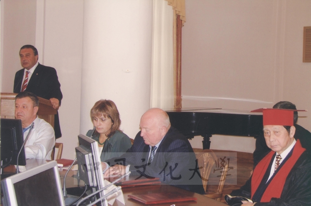 2007年9月14日董事長張鏡湖獲頒烏克蘭國立基輔大學名譽博士學位頒贈典禮的圖檔，第8張，共11張