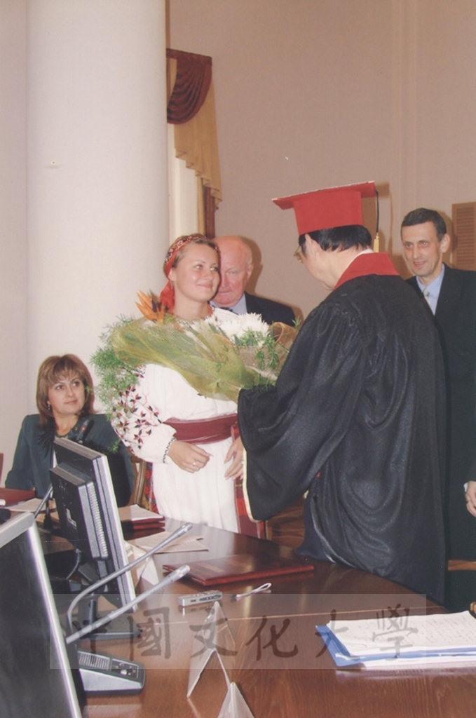 2007年9月14日董事長張鏡湖獲頒烏克蘭國立基輔大學名譽博士學位頒贈典禮的圖檔，第10張，共11張
