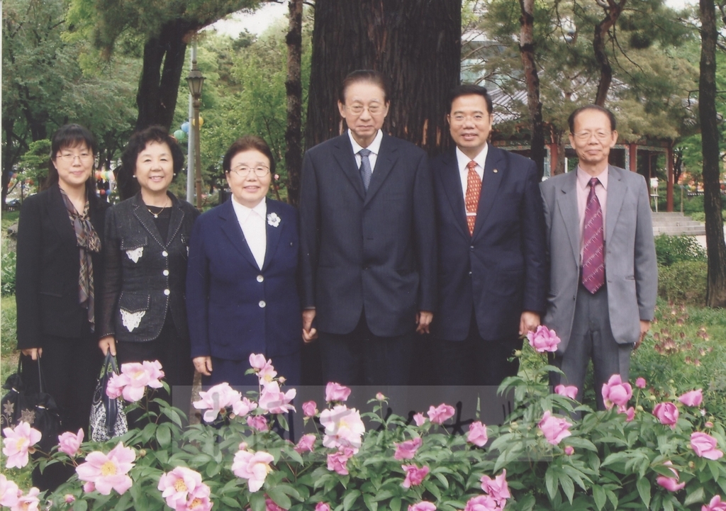 2010年5月22日-26日董事長張鏡湖率同校長吳萬益、韓文系主任林明德赴韓國拜會姐妹校湖南大學、慶南大學、高麗大學的圖檔，第2張，共29張