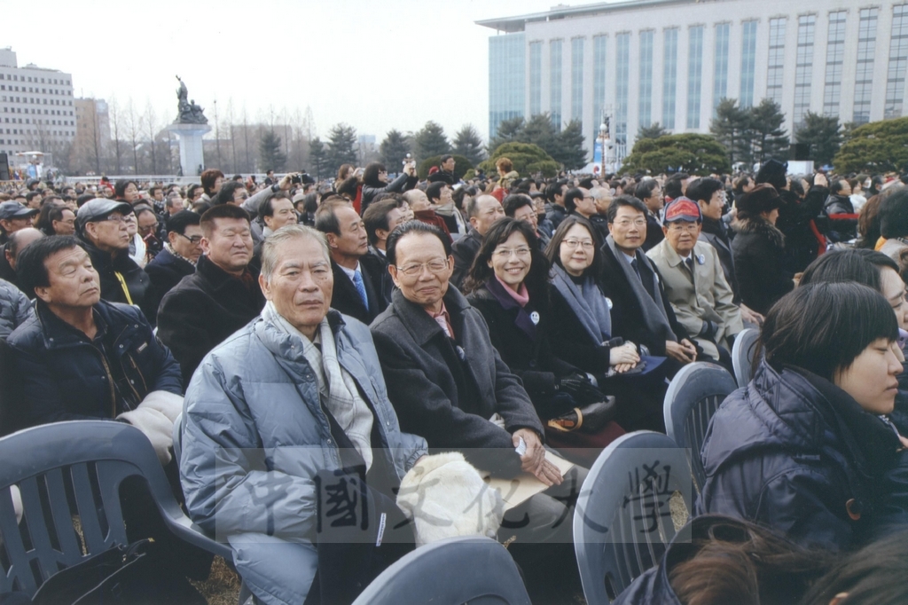 2013年2月25日董事長張鏡湖率本校代表團前往韓國出席南韓新總統朴槿惠的就職典禮的圖檔，第4張，共29張