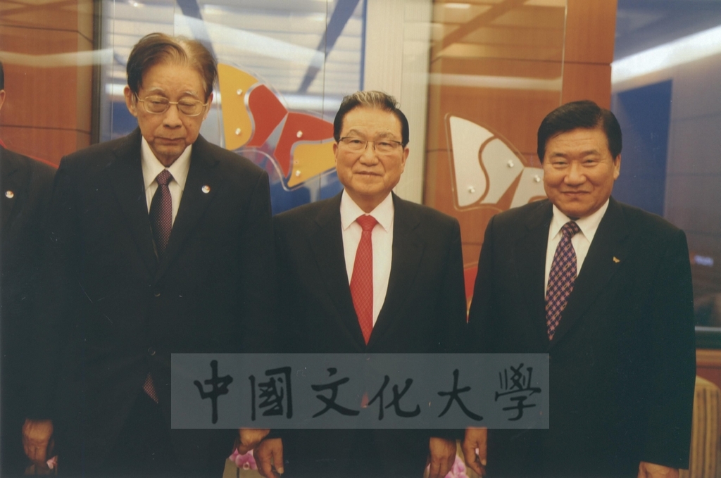 2013年2月25日董事長張鏡湖率本校代表團前往韓國出席南韓新總統朴槿惠的就職典禮的圖檔，第6張，共29張