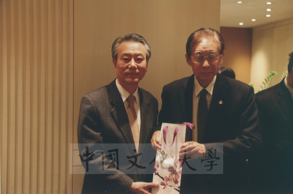 2013年2月25日董事長張鏡湖率本校代表團前往韓國出席南韓新總統朴槿惠的就職典禮的圖檔，第13張，共29張