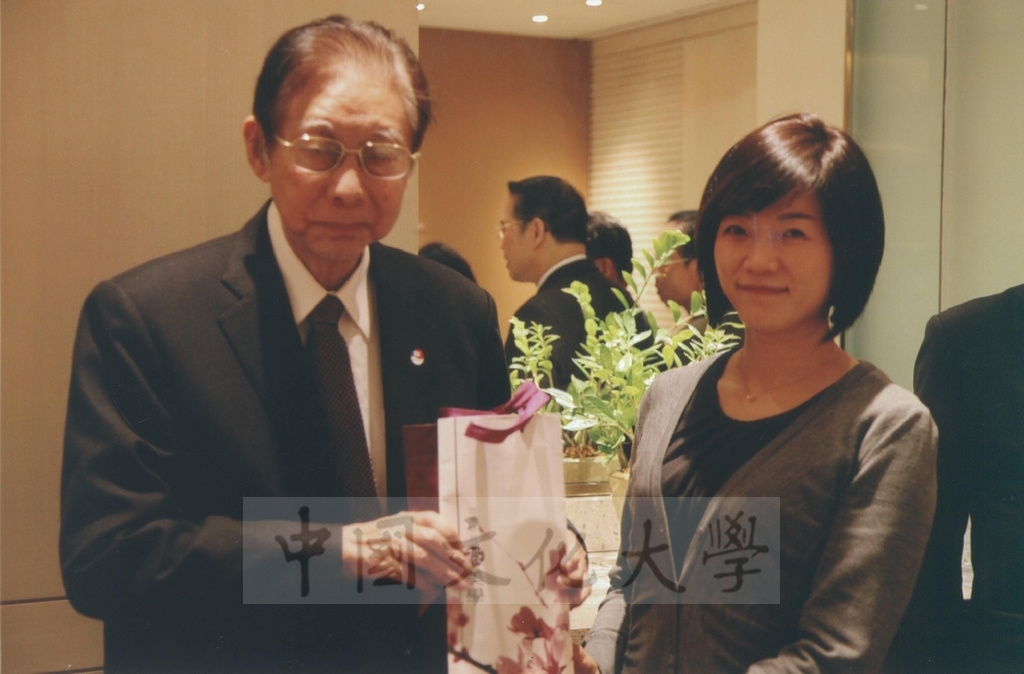 2013年2月25日董事長張鏡湖率本校代表團前往韓國出席南韓新總統朴槿惠的就職典禮的圖檔，第14張，共29張