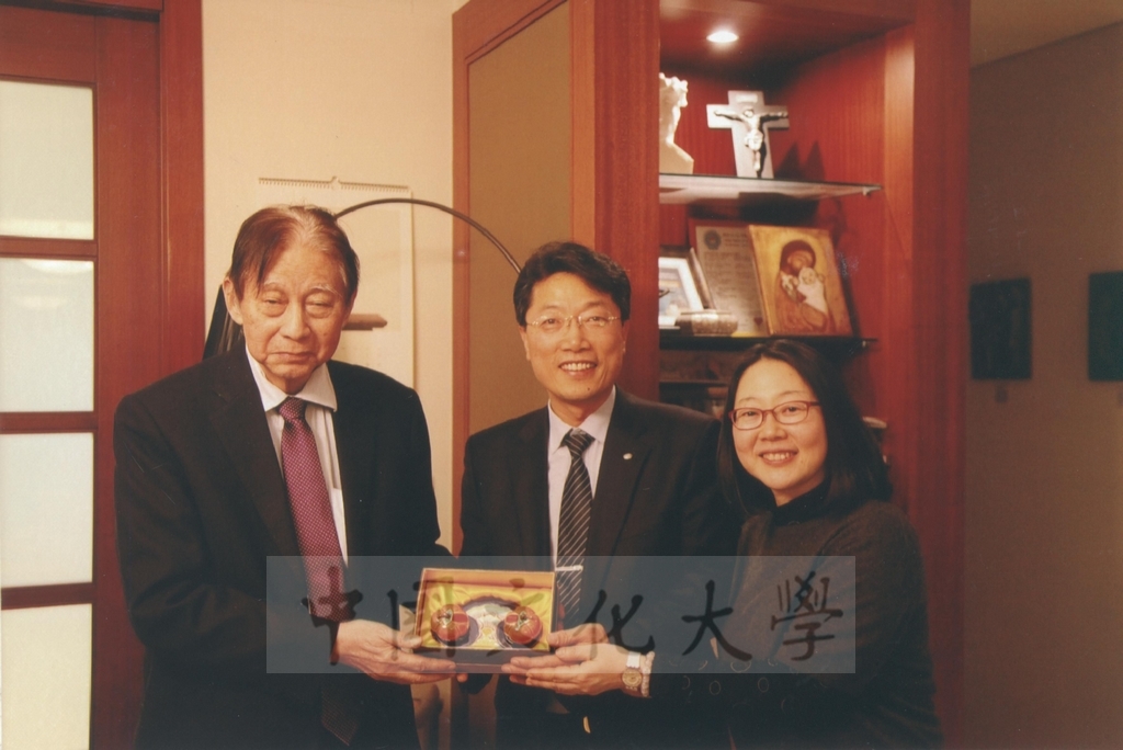 2013年2月25日董事長張鏡湖率本校代表團前往韓國出席南韓新總統朴槿惠的就職典禮的圖檔，第16張，共29張