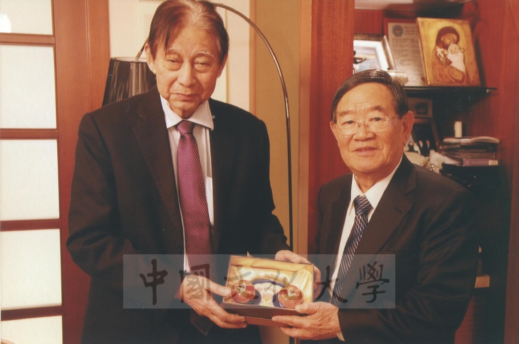 2013年2月25日董事長張鏡湖率本校代表團前往韓國出席南韓新總統朴槿惠的就職典禮的圖檔，第17張，共29張