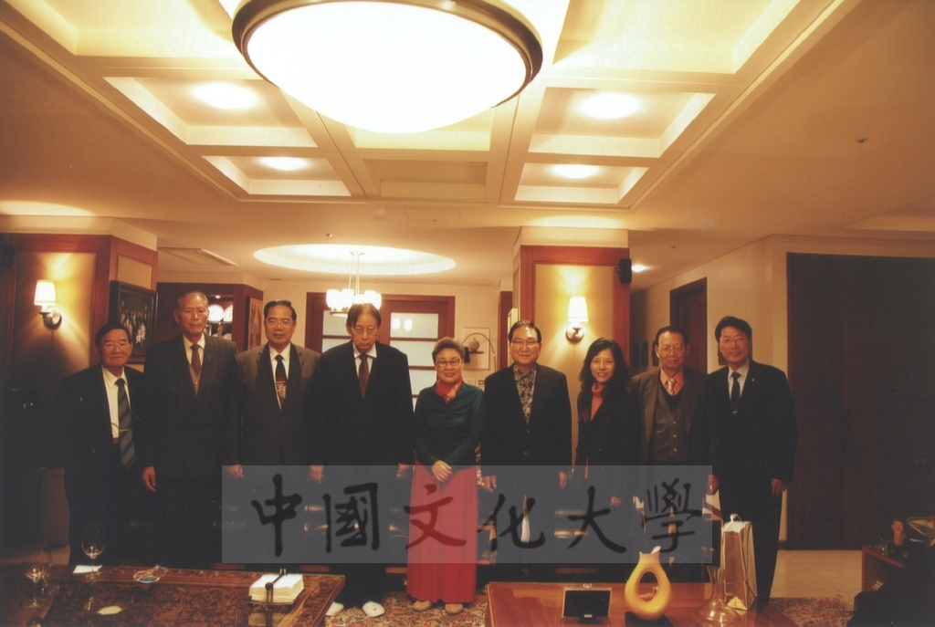 2013年2月25日董事長張鏡湖率本校代表團前往韓國出席南韓新總統朴槿惠的就職典禮的圖檔，第20張，共29張