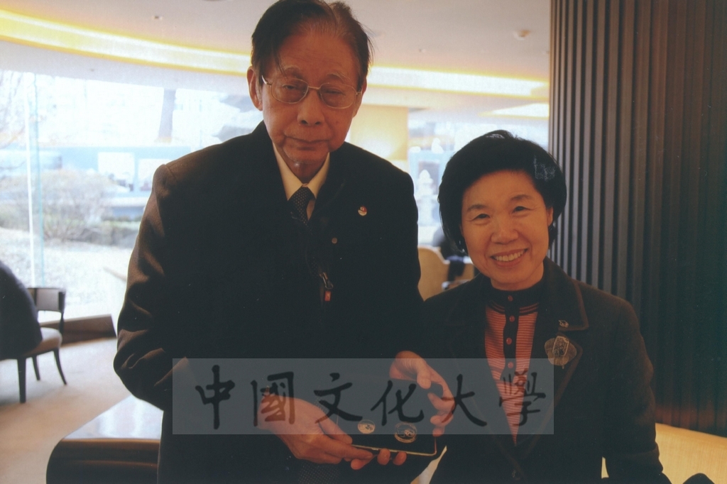 2013年2月25日董事長張鏡湖率本校代表團前往韓國出席南韓新總統朴槿惠的就職典禮的圖檔，第24張，共29張