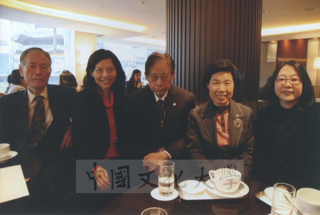 2013年2月25日董事長張鏡湖率本校代表團前往韓國出席南韓新總統朴槿惠的就職典禮的圖檔，第26張，共29張