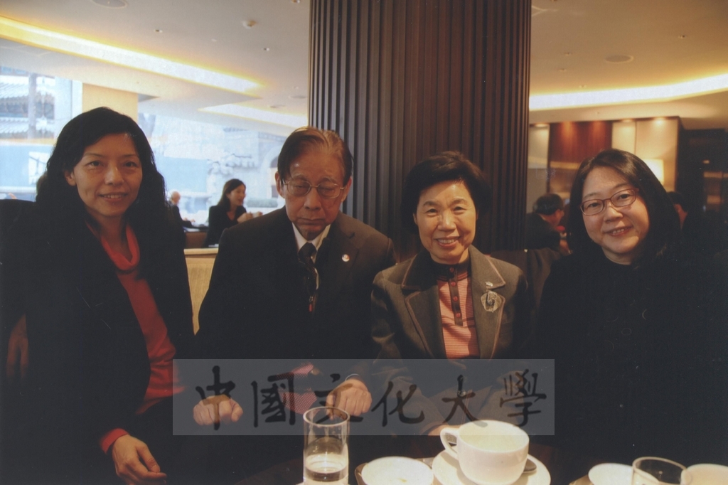 2013年2月25日董事長張鏡湖率本校代表團前往韓國出席南韓新總統朴槿惠的就職典禮的圖檔，第27張，共29張