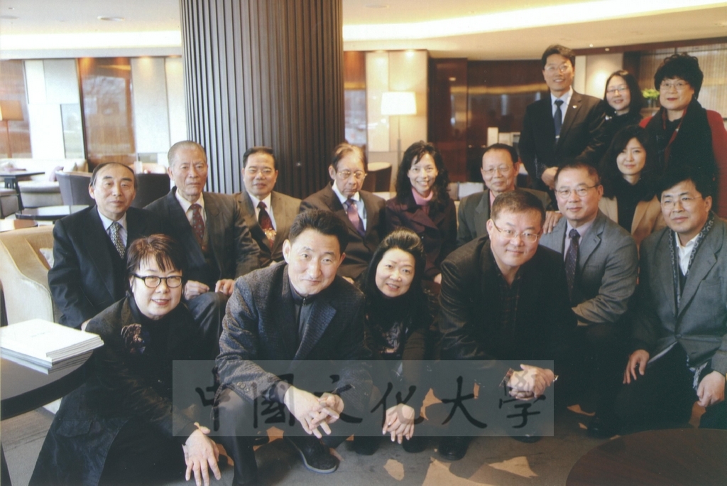 2013年2月25日董事長張鏡湖率本校代表團前往韓國出席南韓新總統朴槿惠的就職典禮的圖檔，第29張，共29張