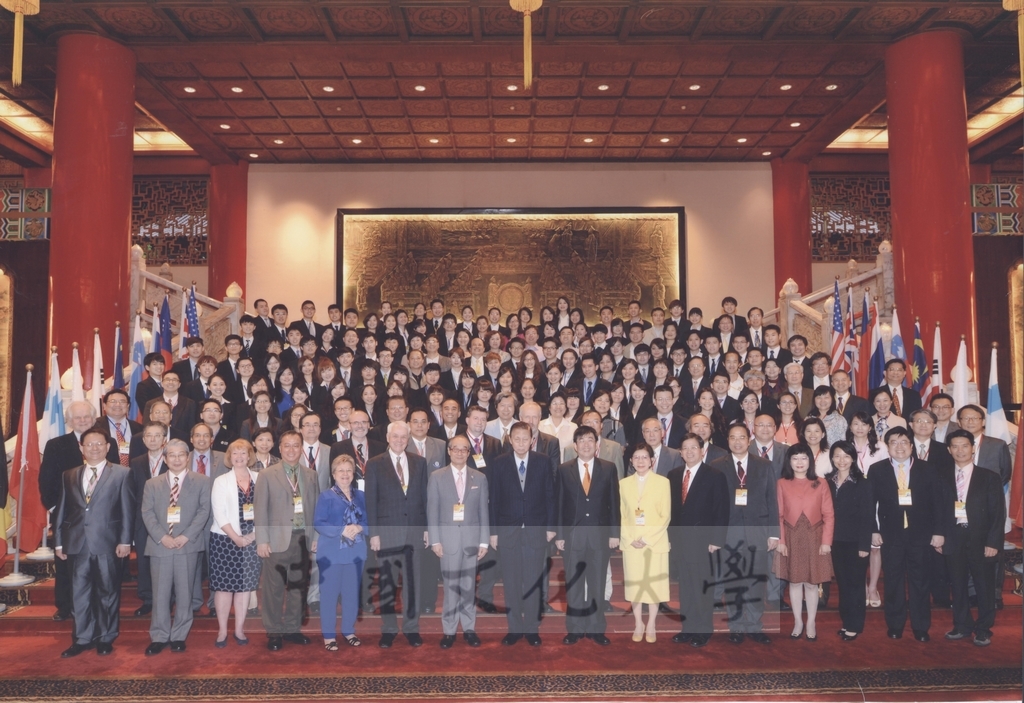 2014年4月22日-23日本校商學院於圓山飯店舉行「第十屆多國籍企業國際學術研討會」會後全體與會學者合影留念的圖檔，第1張，共2張
