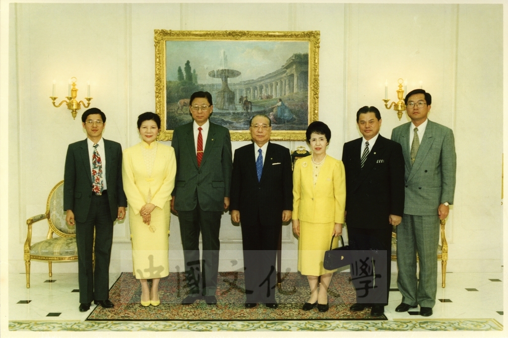 1996年4月3日董事長張鏡湖獲頒創價大學名譽學位後拜訪創價學會名譽會長池田大作伉儷的圖檔，第1張，共1張