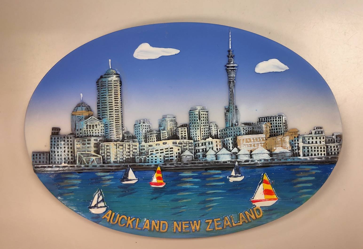 2008年12月2日歐洲經貿辧事處致贈奧克蘭（AUCKLAND  NEW ZEALAND）風景浮雕紀念盤的圖檔，第1張，共1張