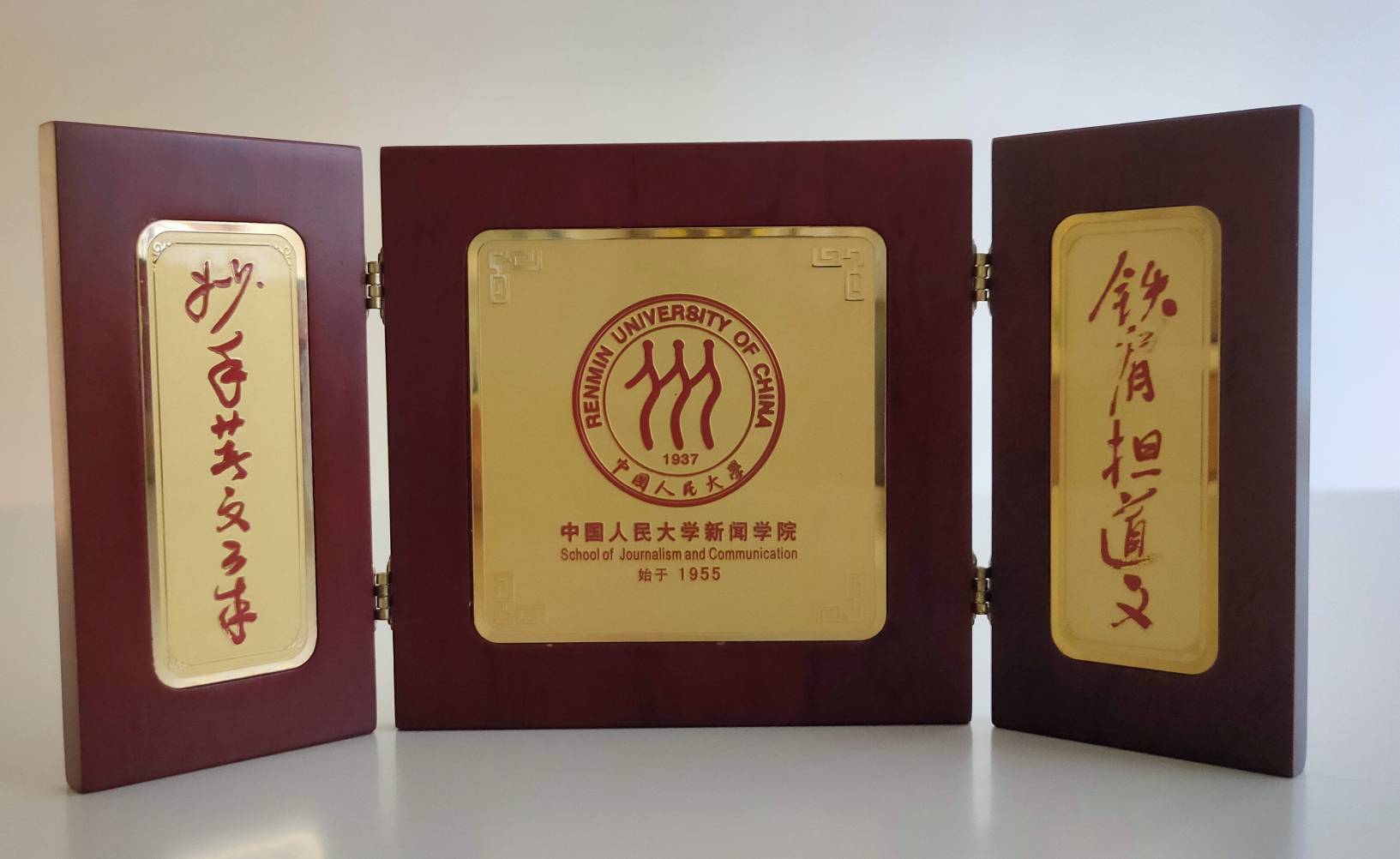 中國人民大學新聞學院校徽紀念品的圖檔，第1張，共4張