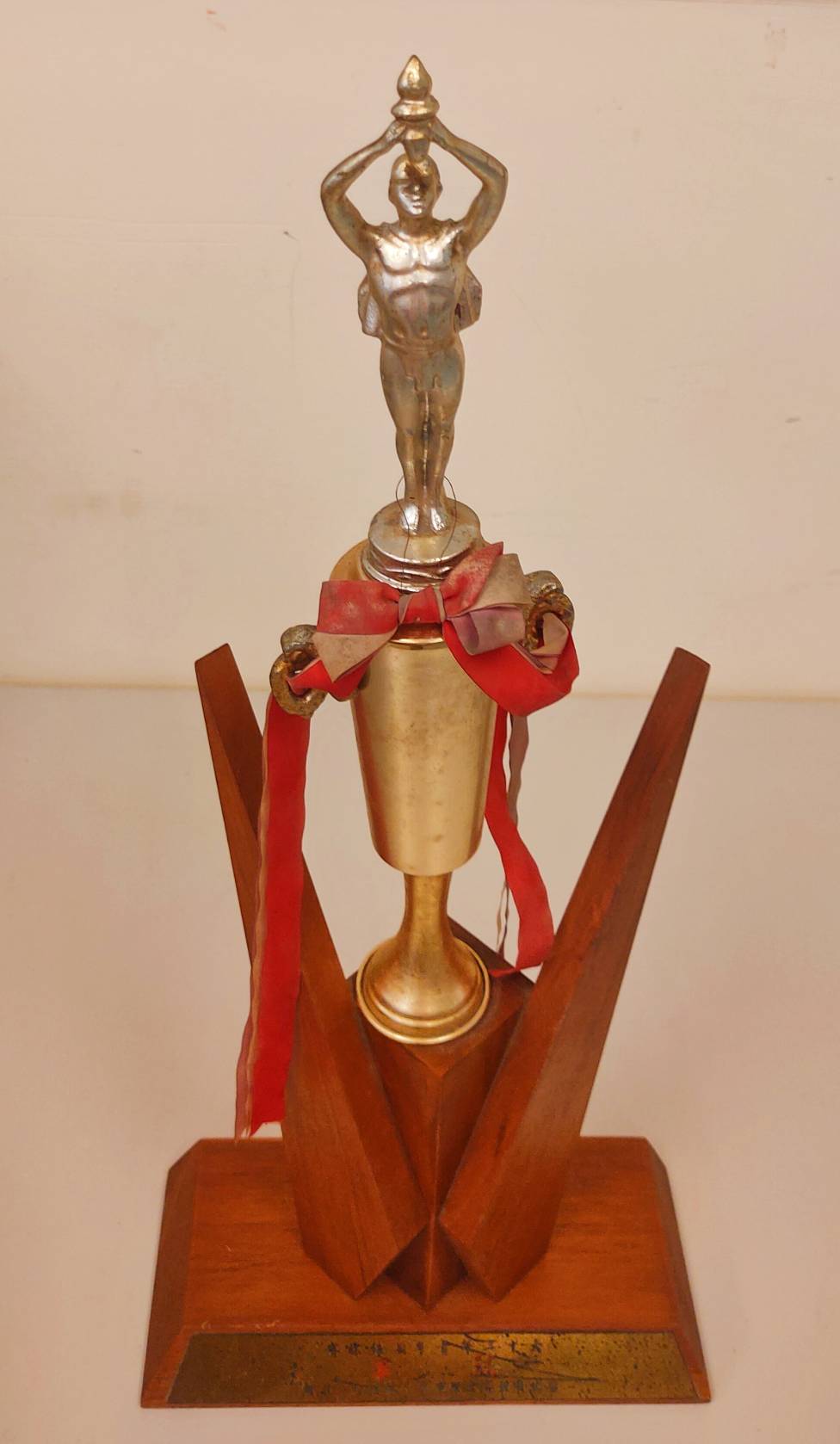 六十二年青年盃錦標賽冠軍獎座的圖檔，第1張，共1張