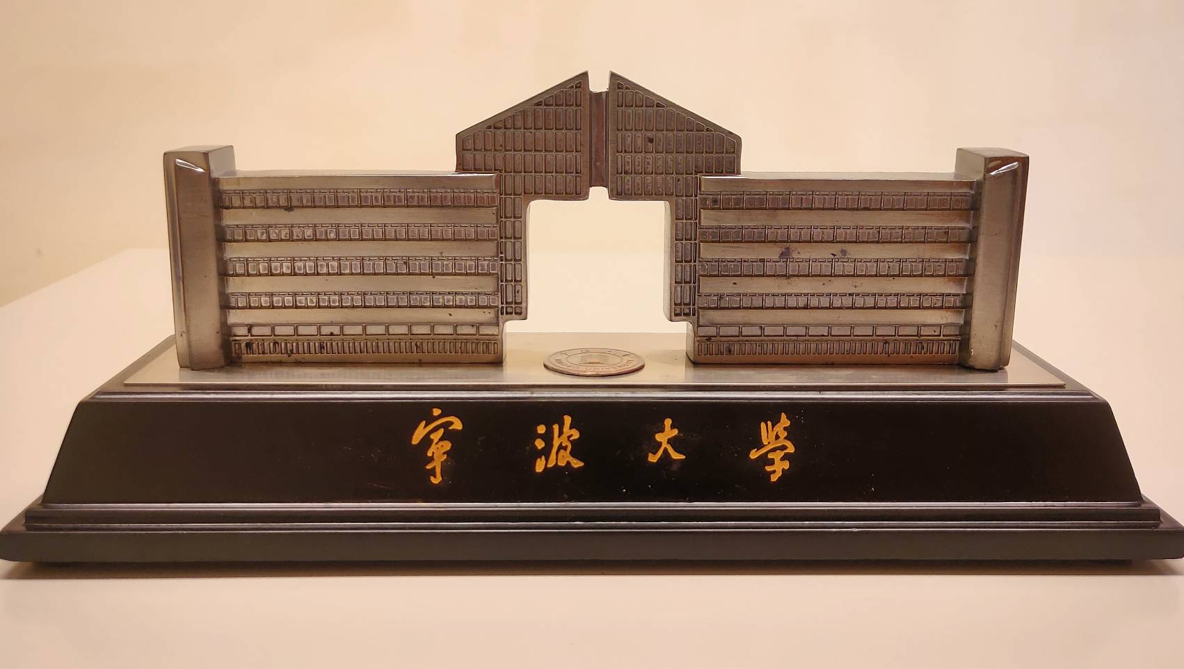 2014年5月1日浙江寧波大學致贈校舍模型的圖檔，第1張，共2張
