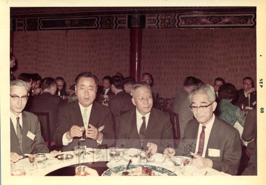 副總統嚴家淦於圓山設晚宴款待第一屆國際華學會議各國代表的圖檔，第1張，共1張