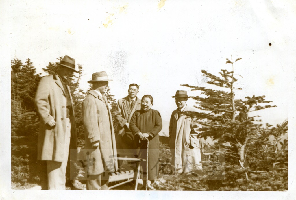 張其昀赴美訪問並講學，在哈佛大學講學時遊白山國家公園(White Mountain National Forest)。的圖檔，第1張，共1張