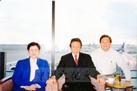 1999年11月27日董事長張鏡湖出發至北京出席國際數字地球會議的圖片
