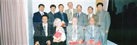 1999年11月27日董事長張鏡湖赴大陸參加歐亞科學院院士會議期間與與會人士合影的圖片