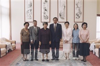 2002年6月18日錢穆夫人胡美琦女士蒞臨本校參觀並拜會董事長張鏡湖及校長林彩梅的圖片