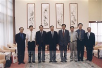 2002年6月19日浙江大學訪問團蒞臨本校參訪並拜會董事長張鏡湖的圖片