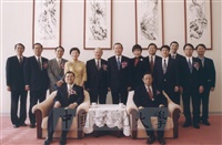 2002年3月1日日本東京富士美術館首席參事池田博正蒞臨本校參加建校40週年慶祝大會的圖片
