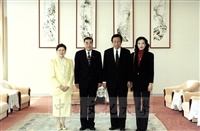 2001年3月6日立委楊作洲蒞臨本校參訪並拜會董事長張鏡湖的圖片