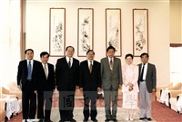 2001年5月9日國科會主委魏哲和蒞臨本校參訪並拜會董事長張鏡湖的圖片