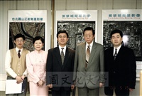2001年5月15日中央日報總經理黃東烈蒞臨本校參訪並拜會董事長張鏡湖的圖片