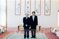 2001年11月14日中山科學院第二研究所副所長傅鶴齡蒞臨本校參訪並拜會董事長張鏡湖的圖片