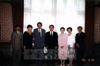 2001年8月23日董事長張鏡湖、校長林彩梅於世界大學運動會期間參訪中國科學院的圖片