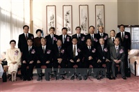 2001年11月5日參加中日韓三國私立學校發展會議貴賓蒞臨本校並由董事長張鏡湖、校長林彩梅親自接待的圖片