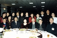 1999年1月14日董事長張鏡湖、校長林彩梅與師長餐叙景況的圖片