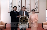 2000年3月30日浙江大學副校長倪明江教授一行人蒞臨本校參訪並拜會董事長張鏡湖的圖片