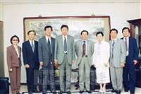 1999年4月19日大陸人民大學副校長蒞校參訪並拜會董事長張鏡湖、校長林彩梅的圖片