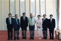 1999年10月22日前教育部長吳京受邀蒞臨本校演講並拜會董事長張鏡湖的圖片