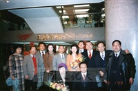 1999年1月19日董事長張鏡湖率領校長林彩梅等一行六人啟程赴大陸北京接受國際歐亞科學院院士授證及參加院士大會的圖片
