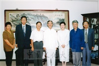 1998年9月21日大陸傀儡大師黃奕缺(中立者)蒞臨本校參訪並拜會董事長張鏡湖、校長林彩梅的圖片