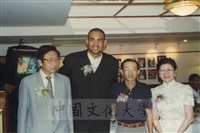 1997年8月8日董事長張鏡湖、校長林彩梅接見外國體育選手的圖片