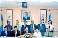 1997年5月26日外國貴賓蒞臨本校參訪並拜會董事長張鏡湖的圖片