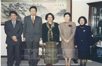 1997年12月12日花蓮女中校長田正美(中)蒞臨本校參訪並拜會董事長張鏡湖、校長林彩梅的圖片