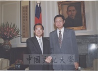 2000年5月20日董事長張鏡湖前往總統府拜見總統陳水扁先生的圖片